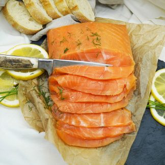 Kamcsatkai hideg füstölésű lazacfilé. Az ár 10 dkg termékre vonatkozik.